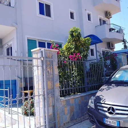 Aparthotel Ester 4*