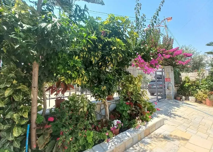 Ester Aparthotel Ksamil